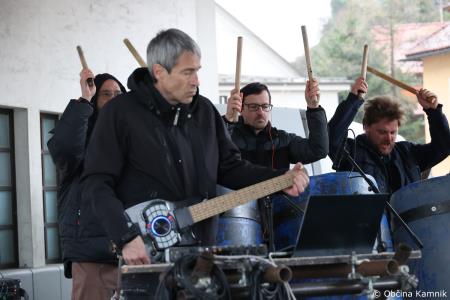 Dobrodošel mamut v Kamniku je dobil svoje mesto bronasti mamut v naravni velikosti, ki stoji v Mamutovem parku (7)